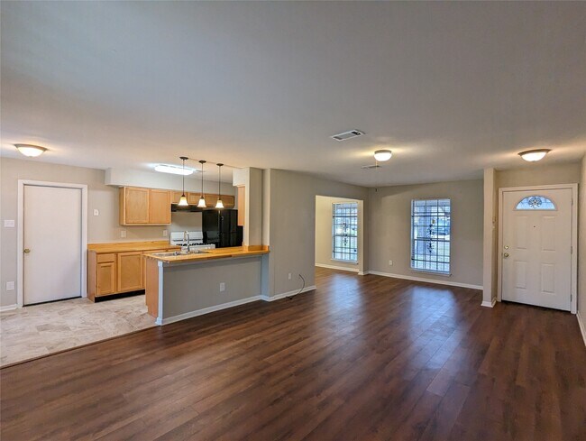 Foto del edificio - 8410 Rinn St