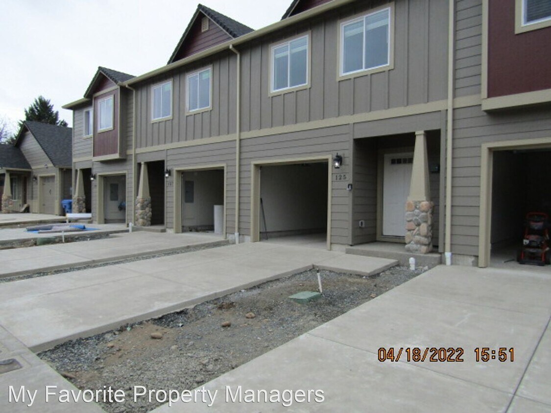 3 br, 2.5 bath House 127 Rivers Edge House Rental in Gold Hill, OR