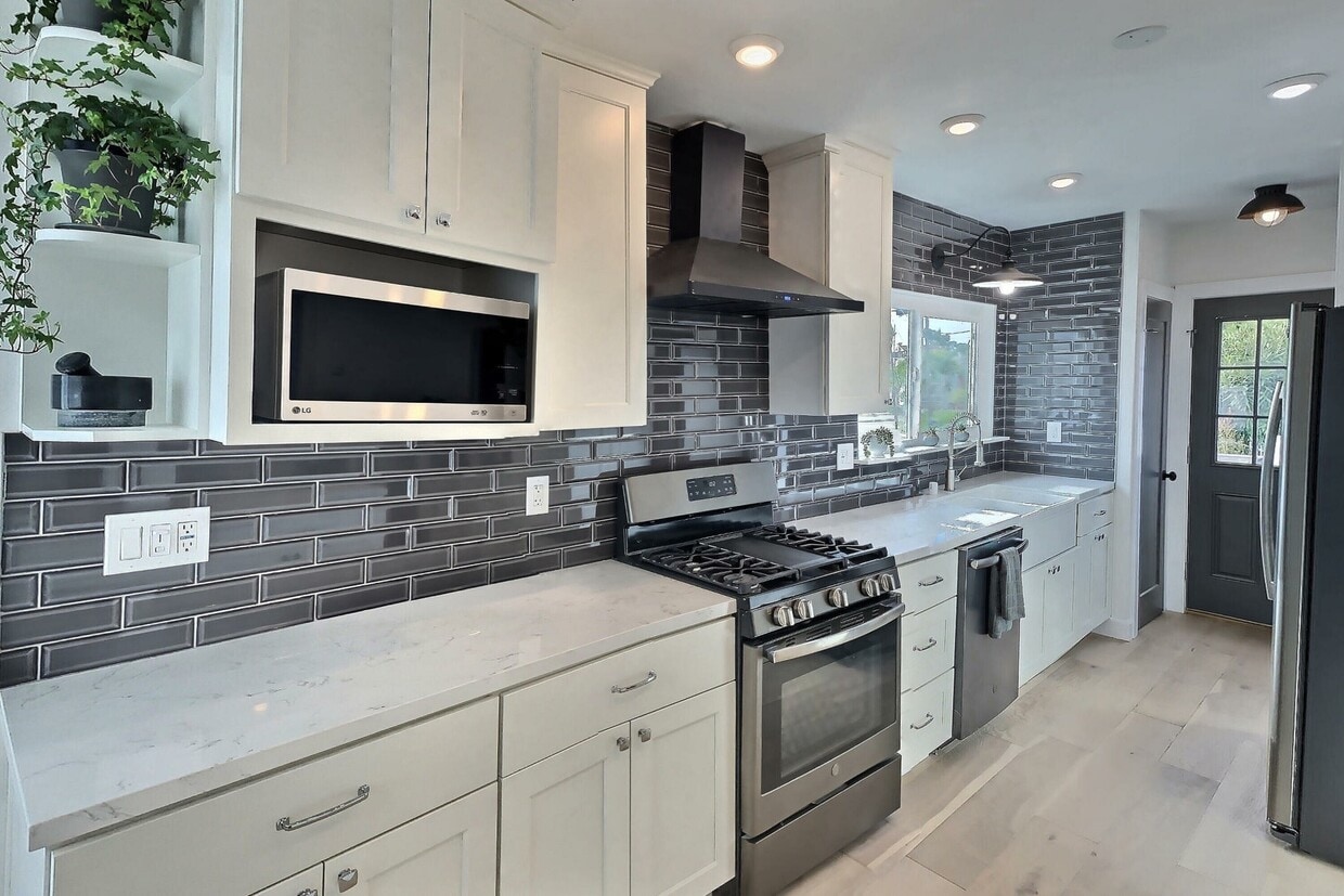 Foto principal - 1203 W 25th St