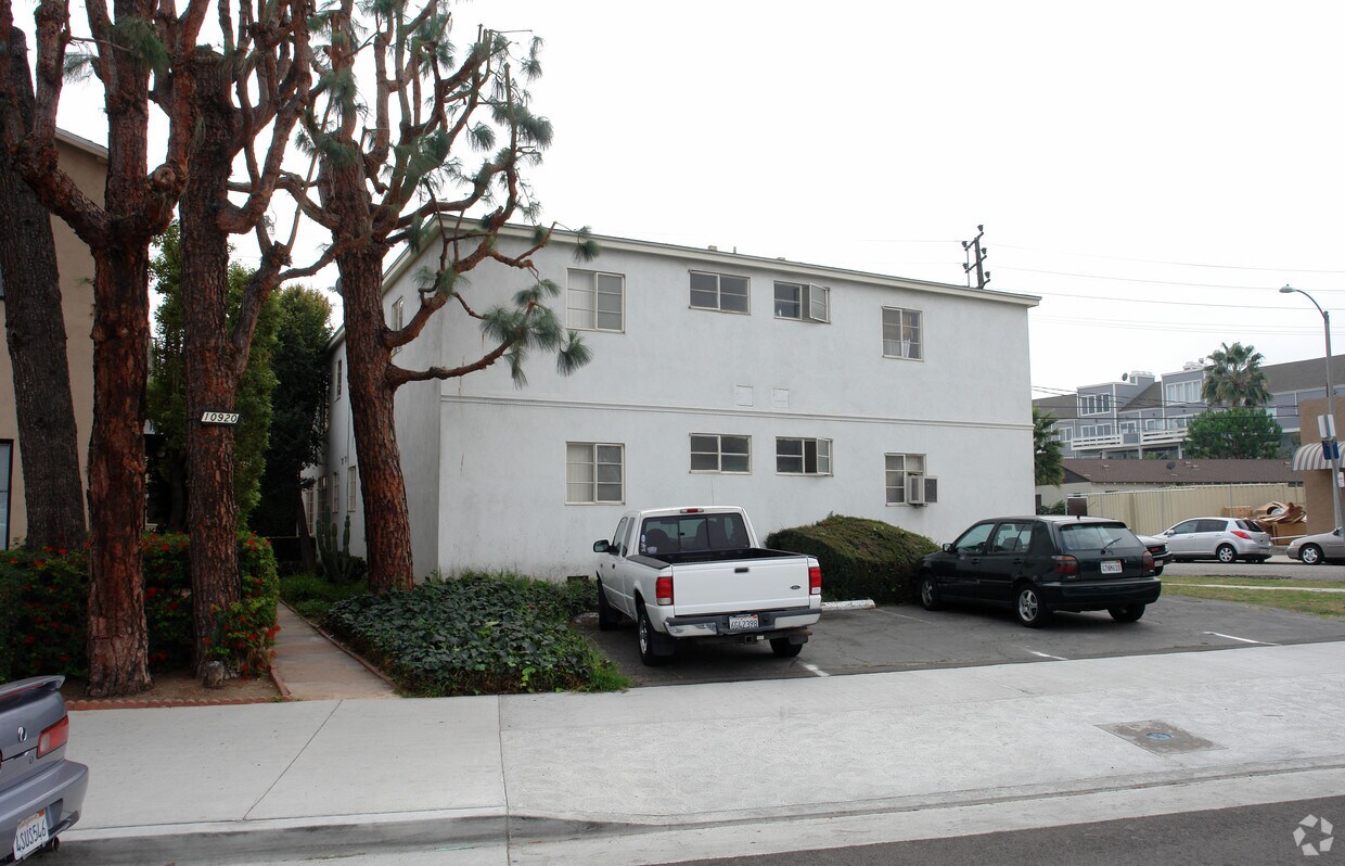 Primary Photo - 1800 Kelton Ave