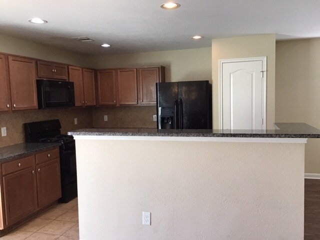 Foto del edificio - 16215 Ranchland Ln
