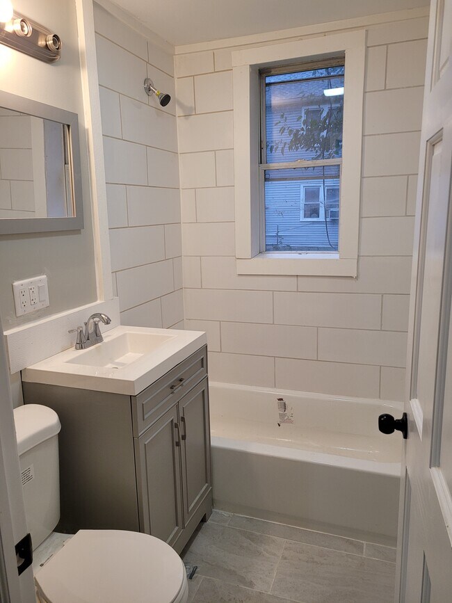 bathroom - 1521 S Komensky Ave