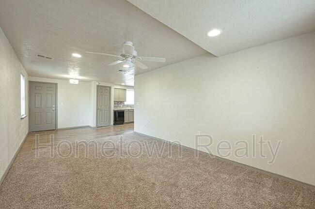 Foto del edificio - 2124 S Sunnylane Rd