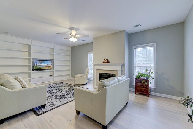 Foto del edificio - 3 Bedroom, 2.5 Bathroom Townhome in Ellington Woods - Mt Pleasant