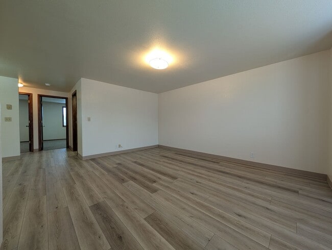Building Photo - Great first floor 2bed/1 bath apartment in Springfield