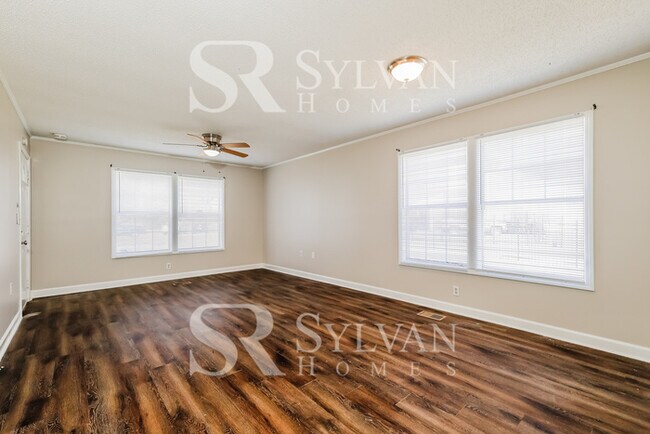 Building Photo - Prepare to fall in love with this 3BR 2BA ...