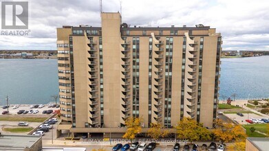 Building Photo - 155 Front St N