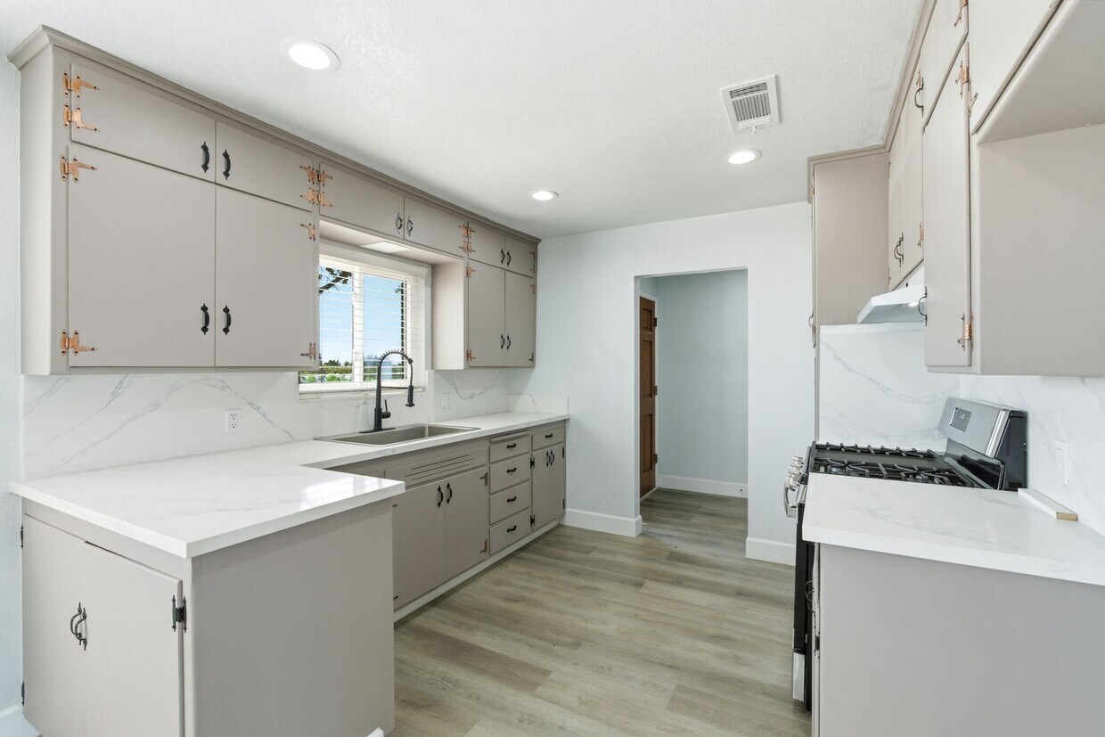 Foto principal - 8416 E American Ave