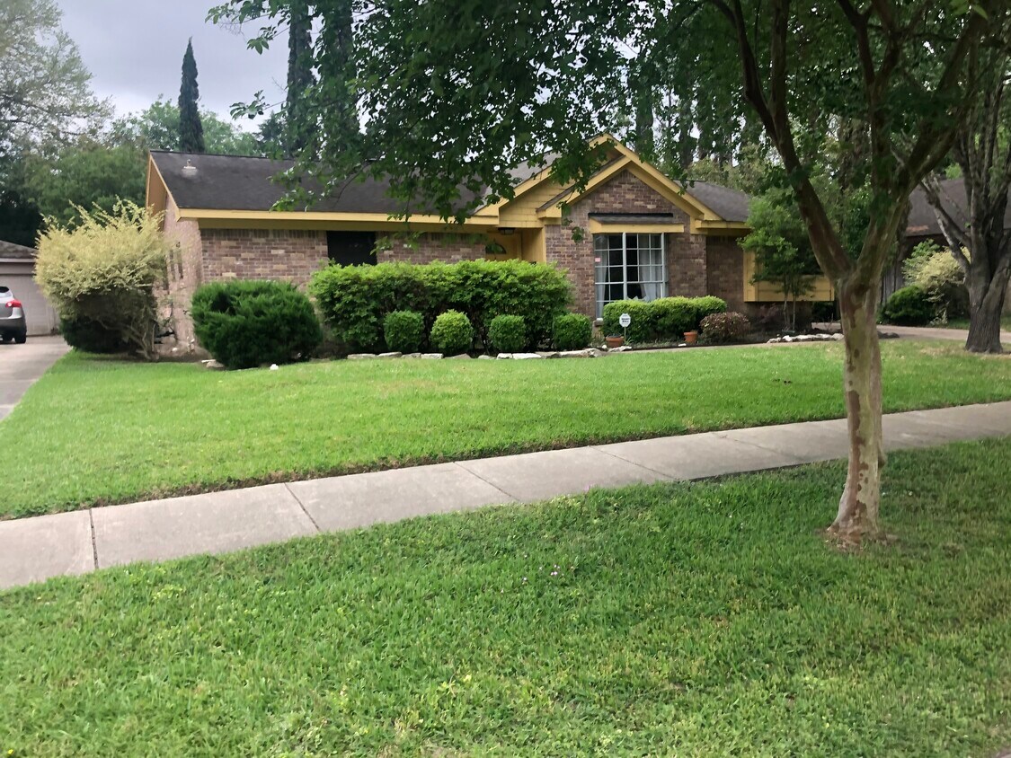 Foto principal - 12871 Westella Dr