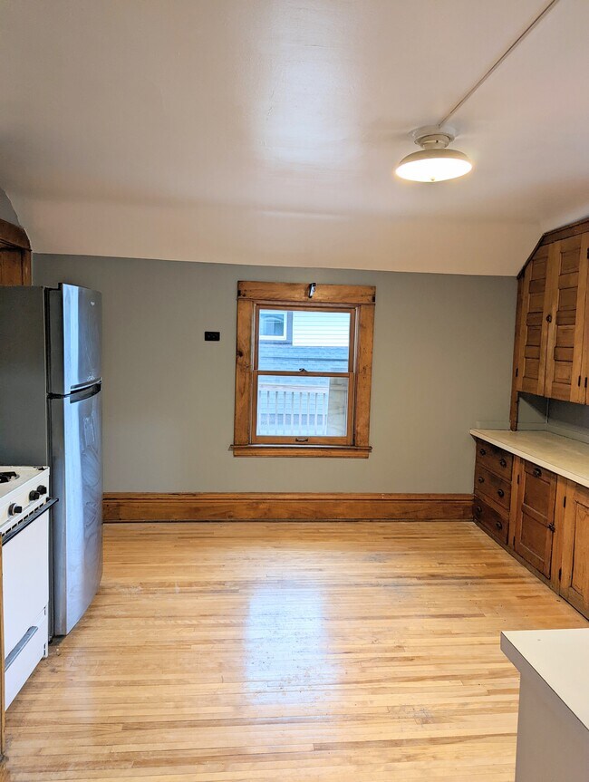Kitchen - 2742 16th Ave S