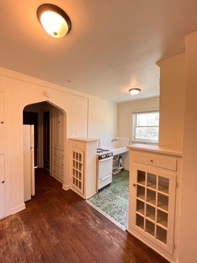 Foto del edificio - Cozy 1-Bedroom Apartment - Prime Location ...