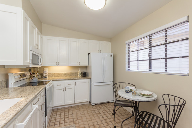 Sparkling White New Kitchen - 8840 Villa La Jolla Dr