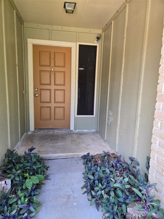 Foto del edificio - 6704 Clubway Ln