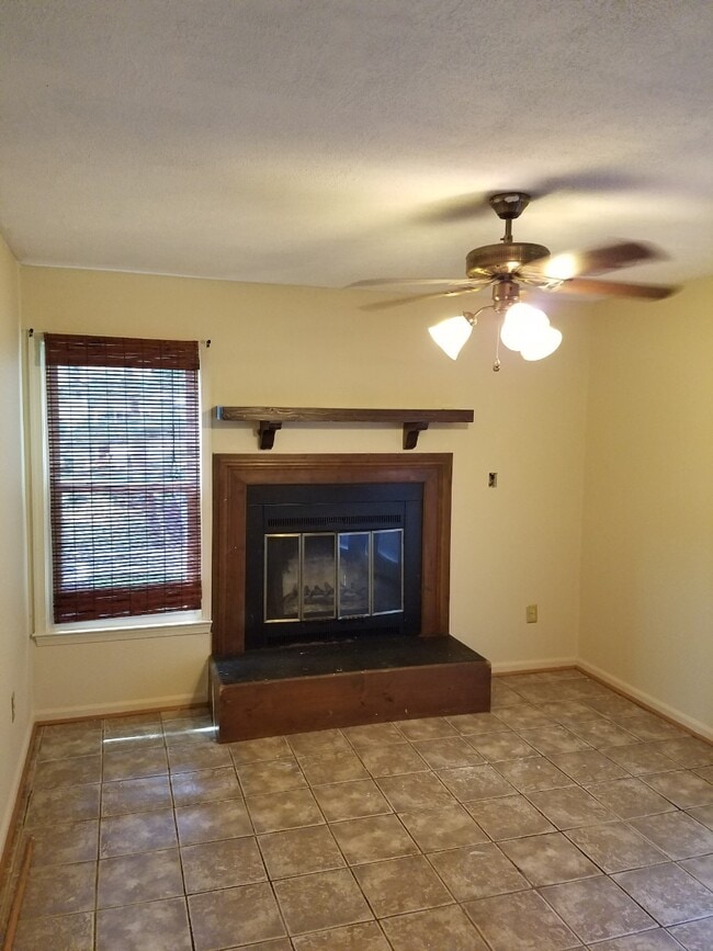 Building Photo - 161 Coventry Ln