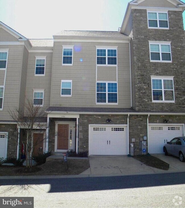 Building Photo - 3788 Bedford Dr