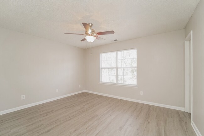 Foto del edificio - 3509 Nevin Brook Rd