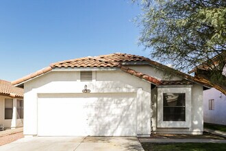 Building Photo - 11622 W Olive Dr