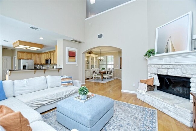 Building Photo - 2012 Wood Glen Dr