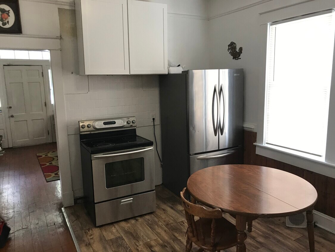 Kitchen - 2320 Gordon Ave