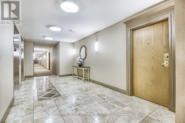 Building Photo - 1 Maison Parc Ct