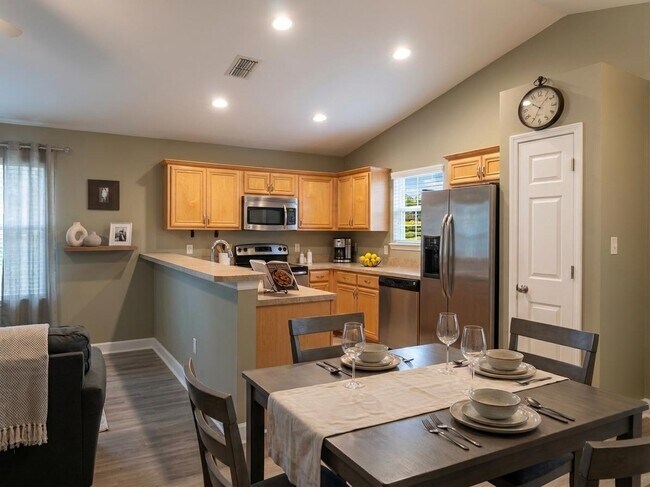 Building Photo - 814 Brooke Manor Dr