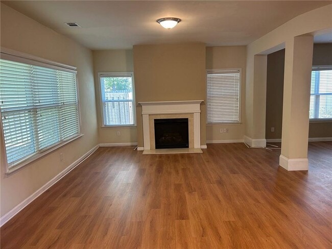 Building Photo - 130 Creekwood Tr