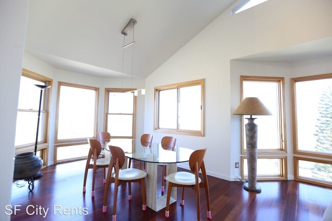 Building Photo - 3 br, 2 bath Apartment - 1091 19th St.