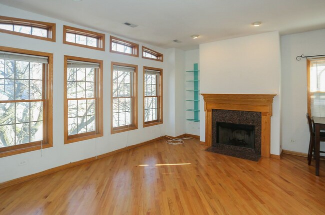 Foto del edificio - 2540 N Southport Ave