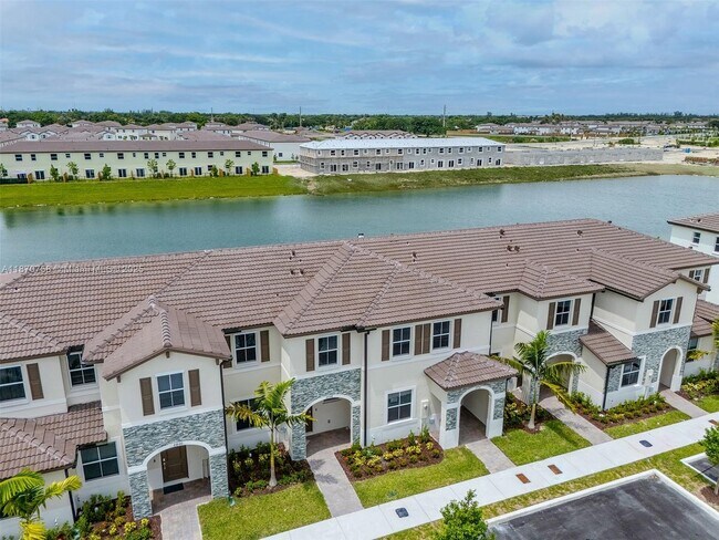 Foto del edificio - 2796 SE 26th Ave