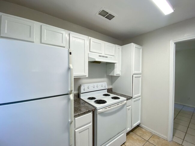 Foto del edificio - $300 OFF 1ST MONTH RENT IF YOU MOVE IN WIT...