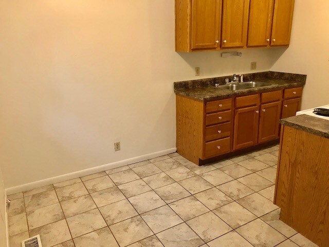 Building Photo - 2550 Margybeth Ave