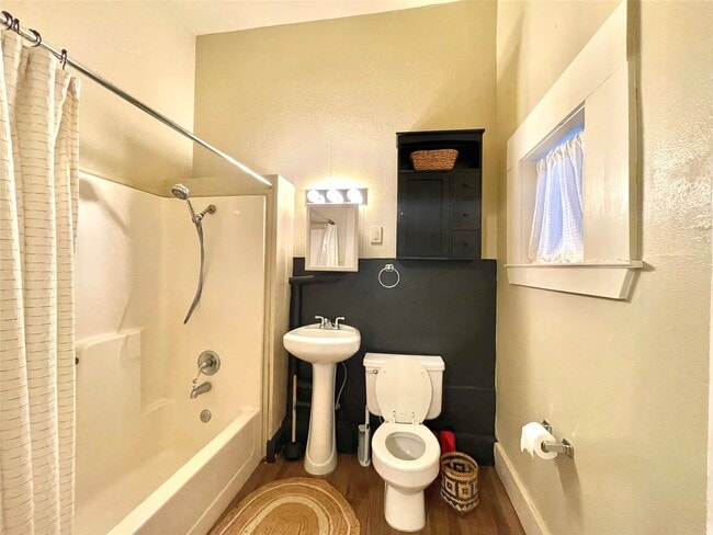 Building Photo - 1427 Church St