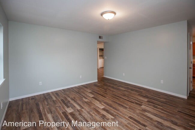 Building Photo - 4 br, 2 bath House - 1022 N 10th st
