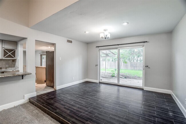 Building Photo - 902 Firestone Ln