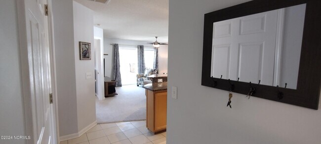 Building Photo - 3350 Club Villas Dr