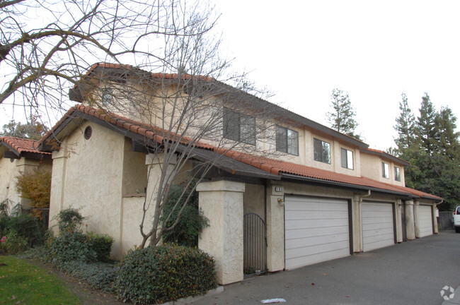 Foto del edificio - 5490 N West Ave
