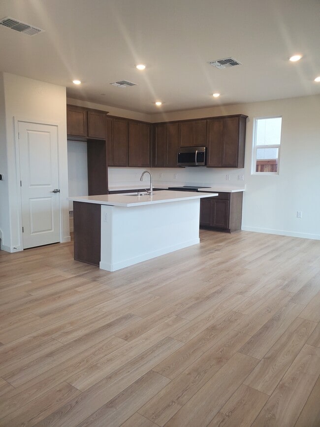 Building Photo - 1112 Bengal Loop