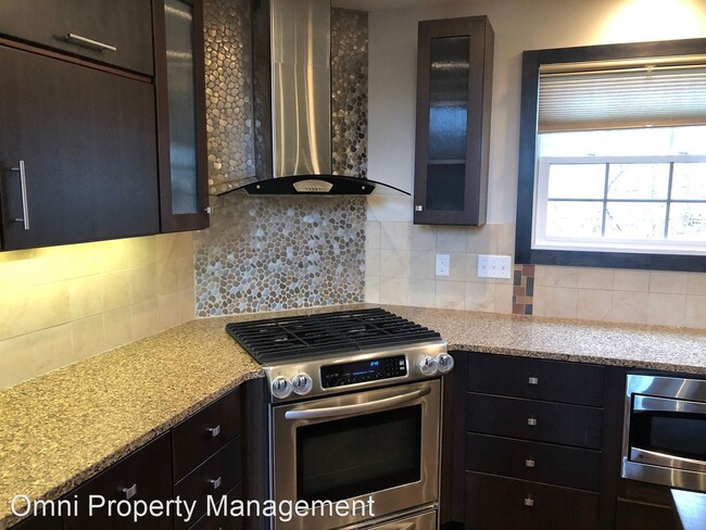 Building Photo - 3 br, 2.5 bath House - 303 Brandon Way
