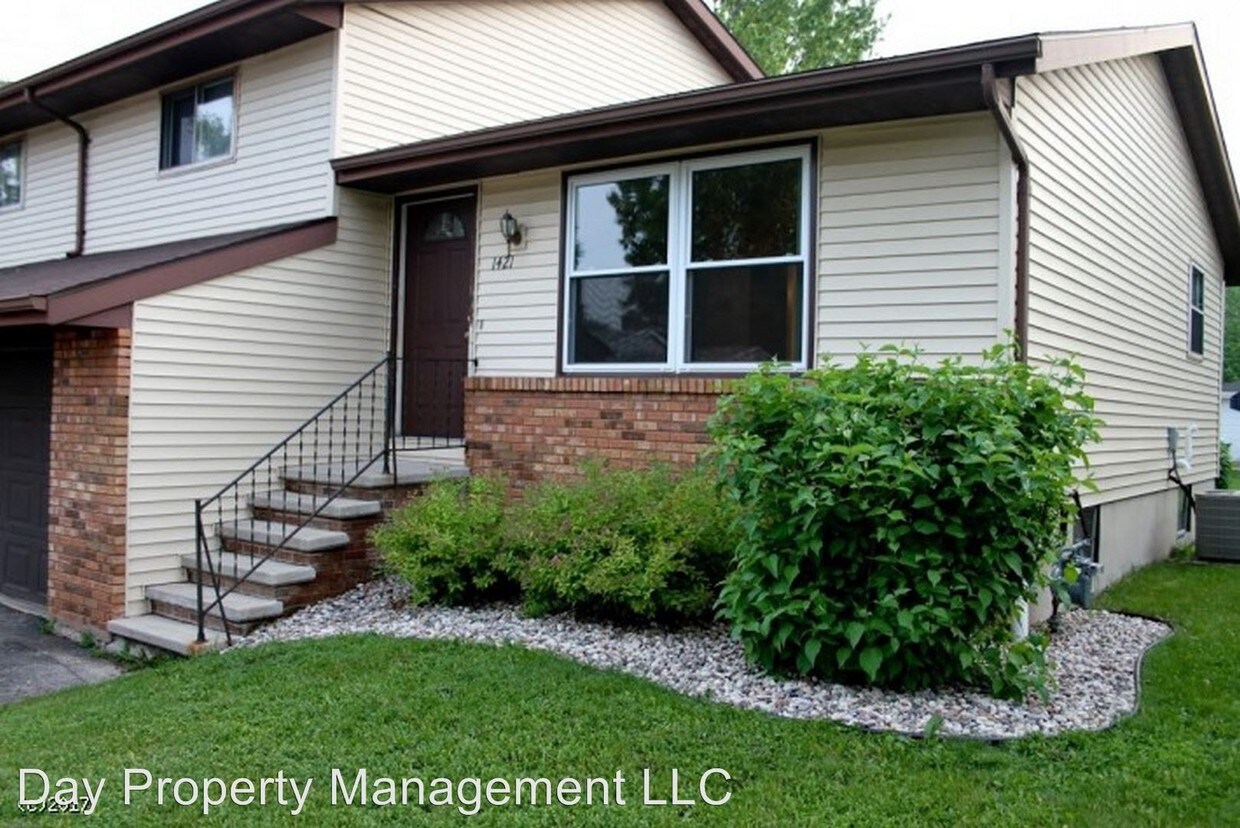 1419 Miami Cir, Little Chute, WI 54140 Condo for Rent in Little Chute