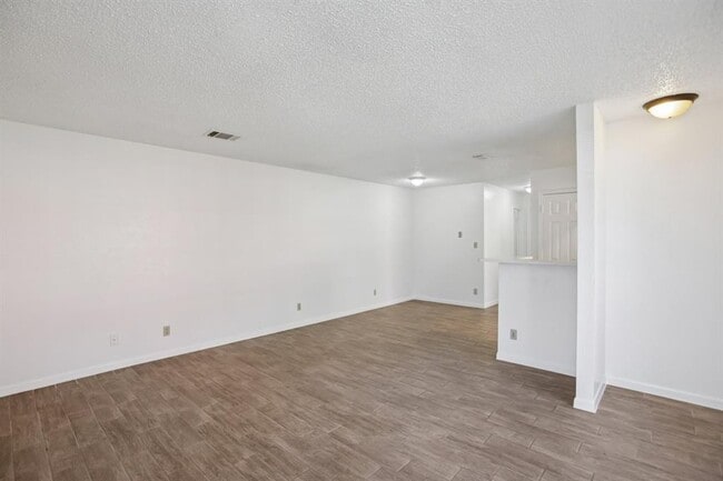 Foto del edificio - 8804 Cainwood Ln