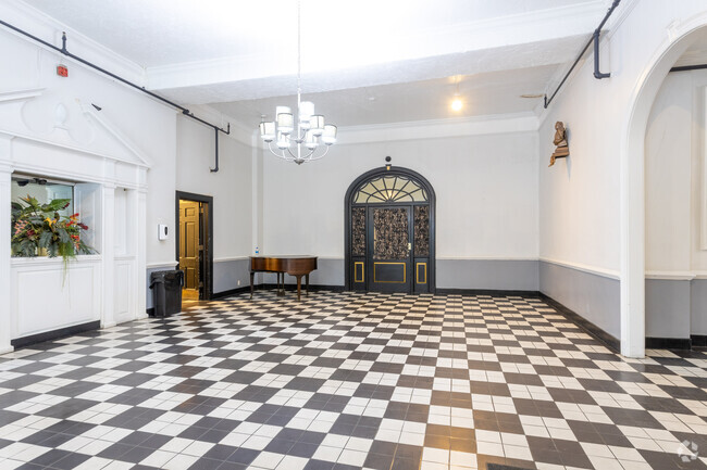 Foyer - Mayflower Apartments