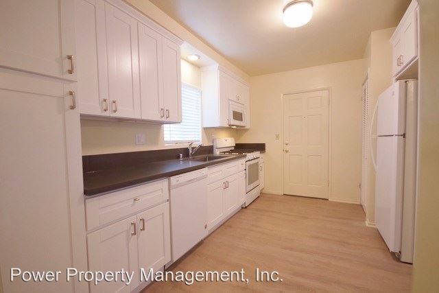 Building Photo - 13433 Roselle Ave
