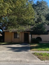 Building Photo - 9868 Lancewood St