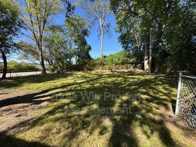 Building Photo - 8629 Elwyn Dr