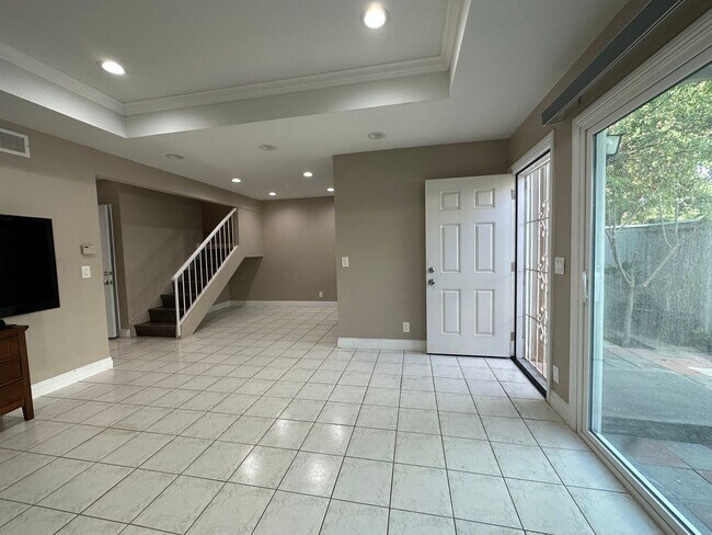 Foto del edificio - Charming Townhouse in South Coast Metro