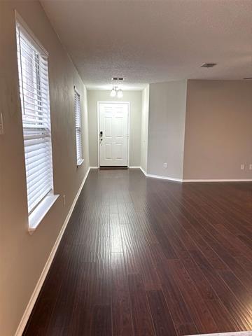 Foto del edificio - 8201 Canoe Ridge Ln