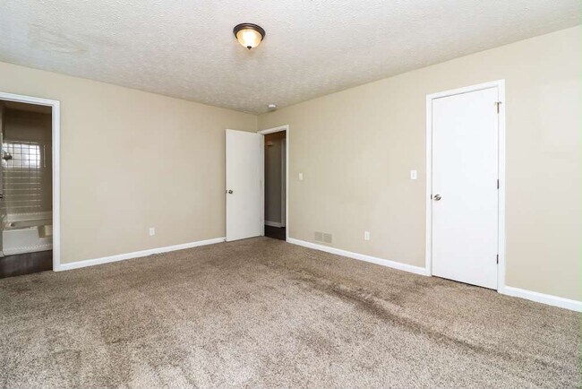 Foto del edificio - 3132 Robindale Rd