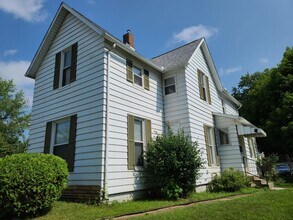 Building Photo - 1217 1/2 E Jackson Blvd