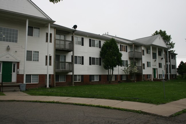 Auburn West Apartments Pontiac Mi