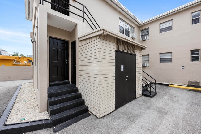 Foto del edificio - 821-825 SW 5th St